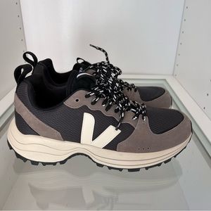 Veja women’s shoes 8.5